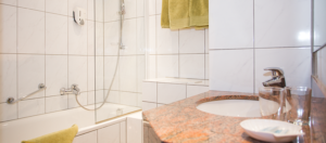 Badezimmer im Doppelzimmer "Comfort" in Bad Wimpfen bei Hotel Wagner